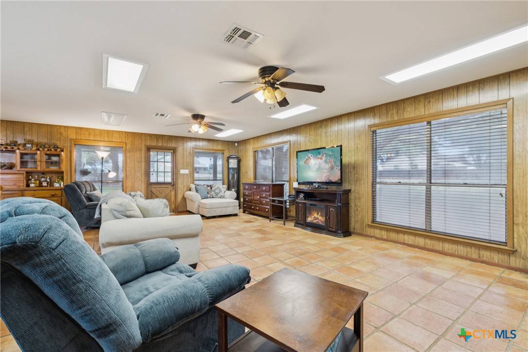 Stockdale, TX 78160,307 US Highway 87