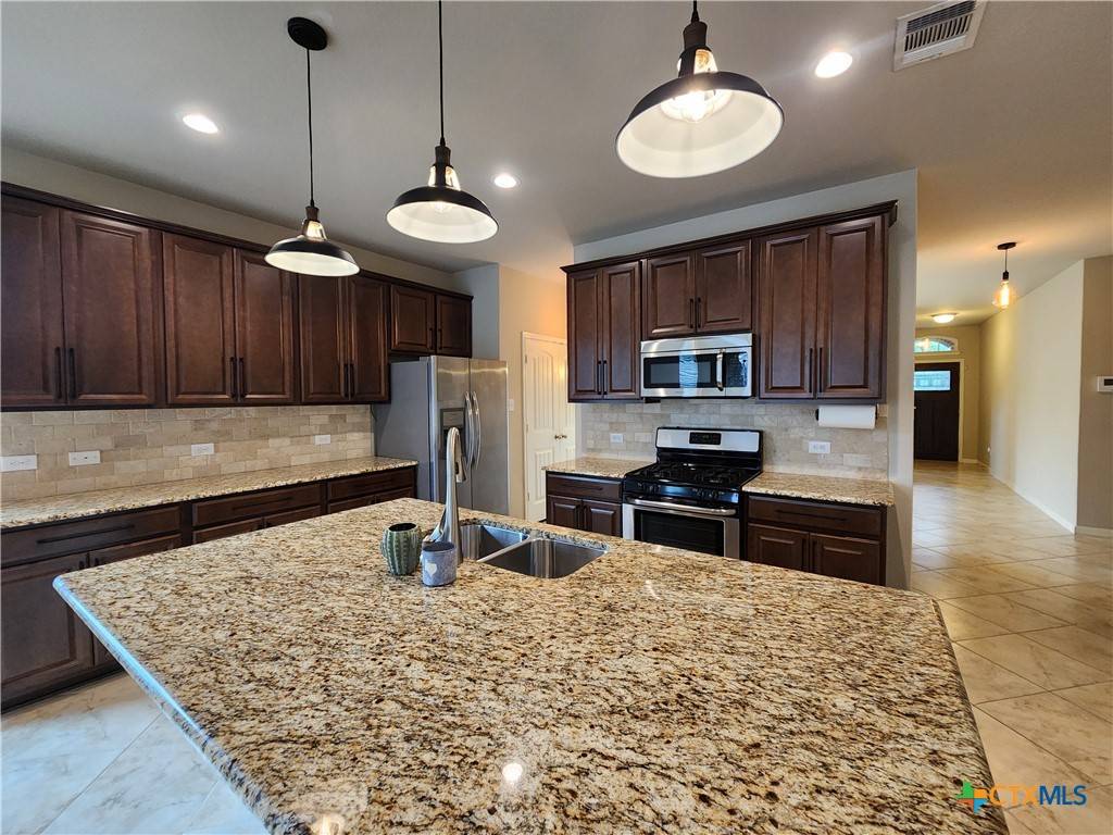 New Braunfels, TX 78130,352 Lillianite