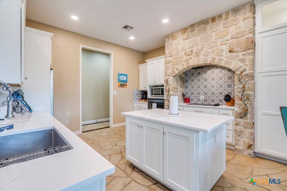 Seguin, TX 78155,302 Guadalupe River DR