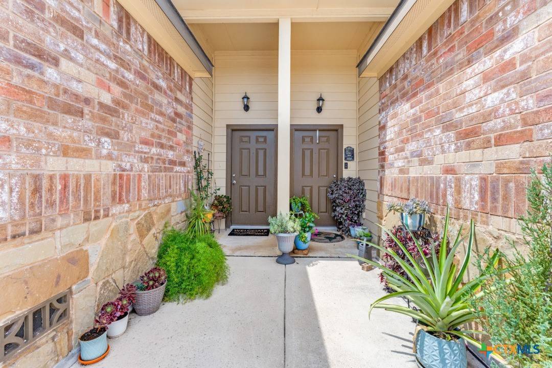 Seguin, TX 78155,1100/1102 Stanley Way
