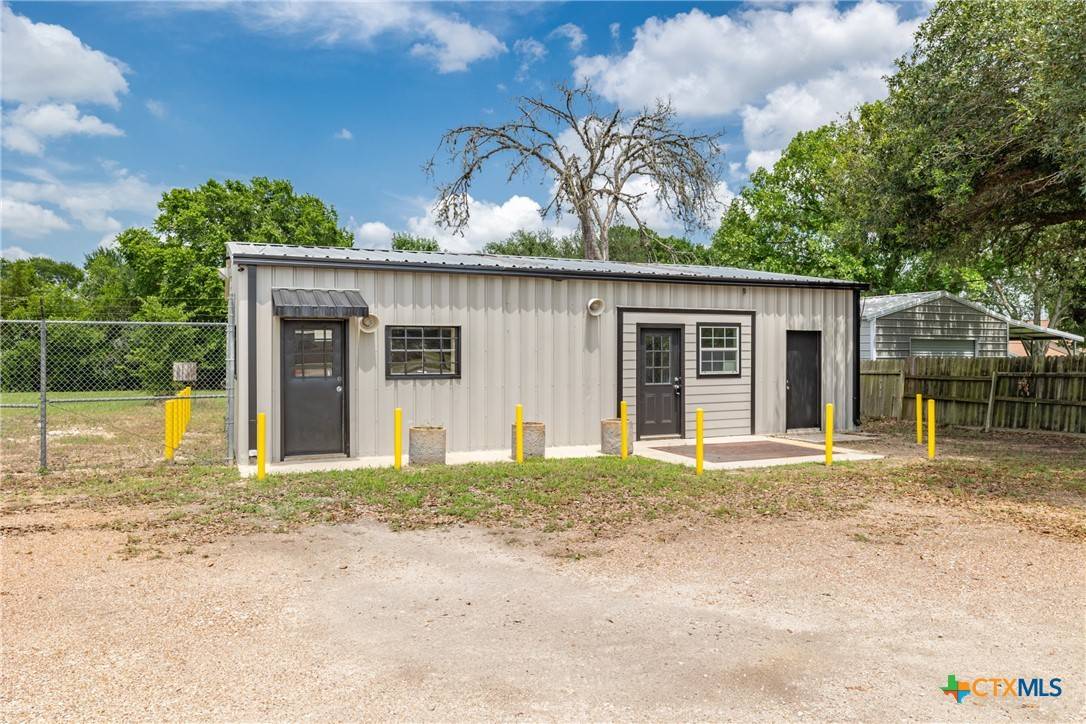 Gonzales, TX 78629,530 Seydler ST