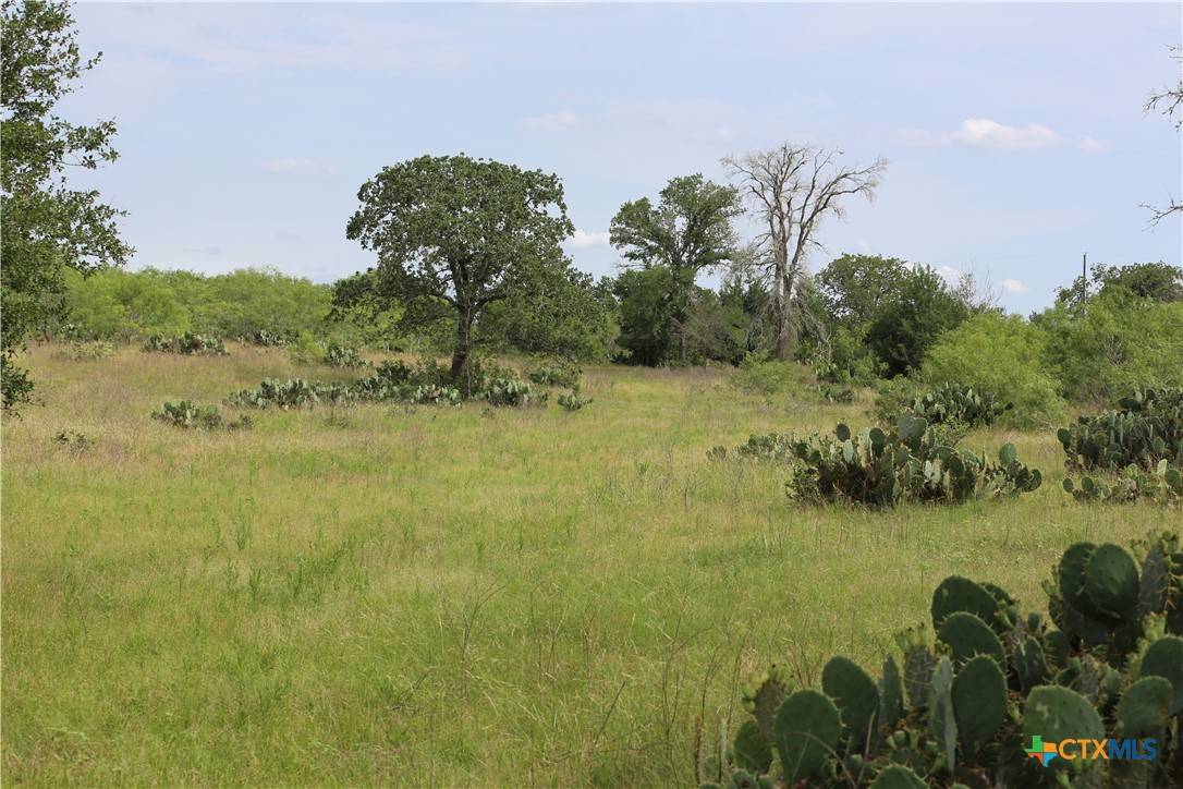 Waelder, TX 78959,974 CR 451