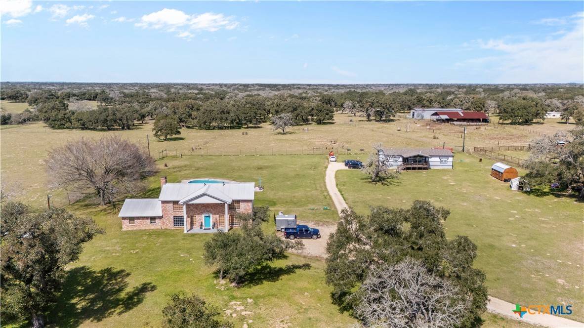 Hallettsville, TX 77964,6072 County Road 122
