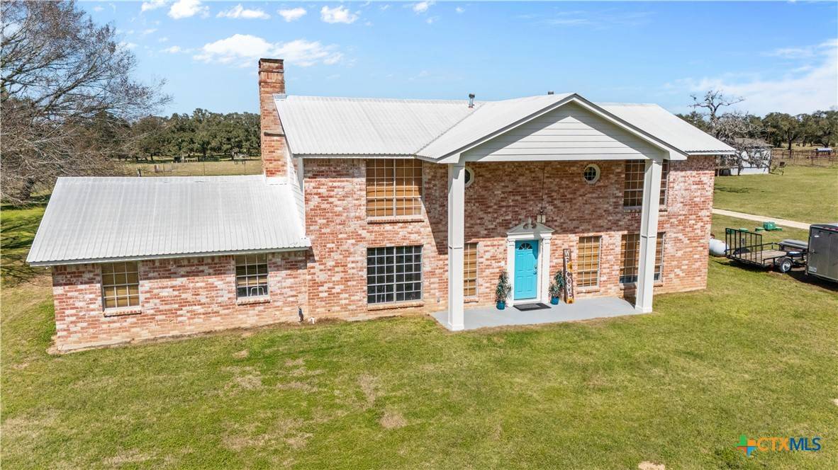 Hallettsville, TX 77964,6072 County Road 122