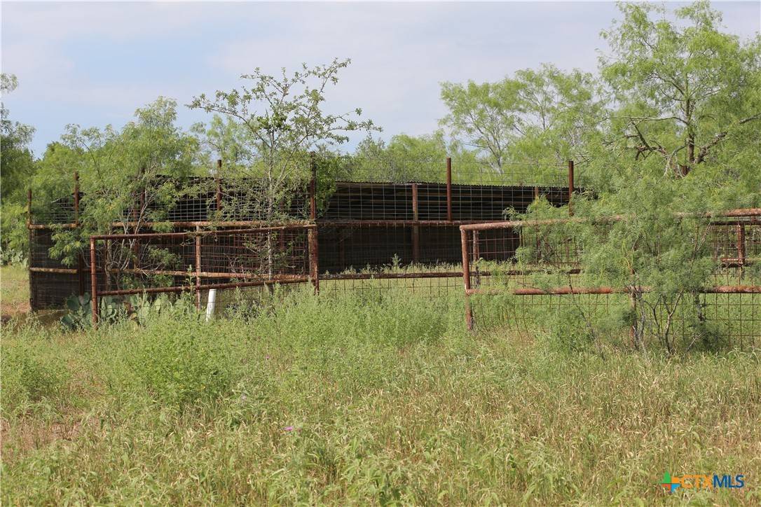 Waelder, TX 78959,974 County Road 451