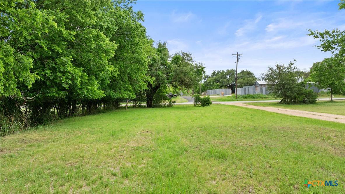 Johnson City, TX 78636,306 W Pecan DR