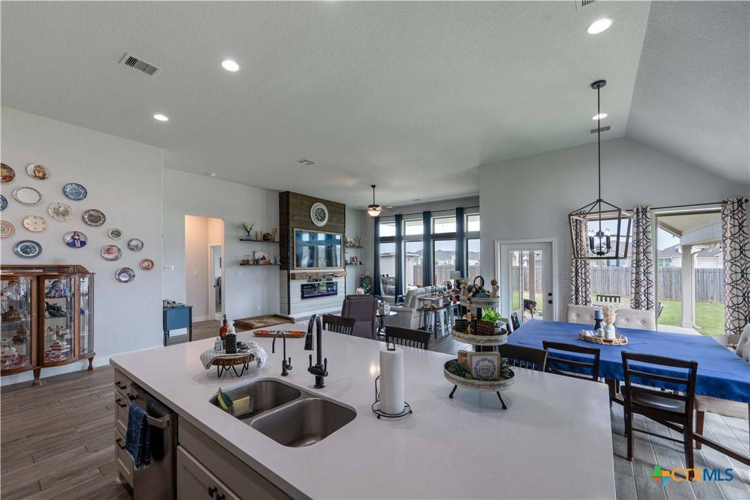 Seguin, TX 78155,1900 Edgecreek