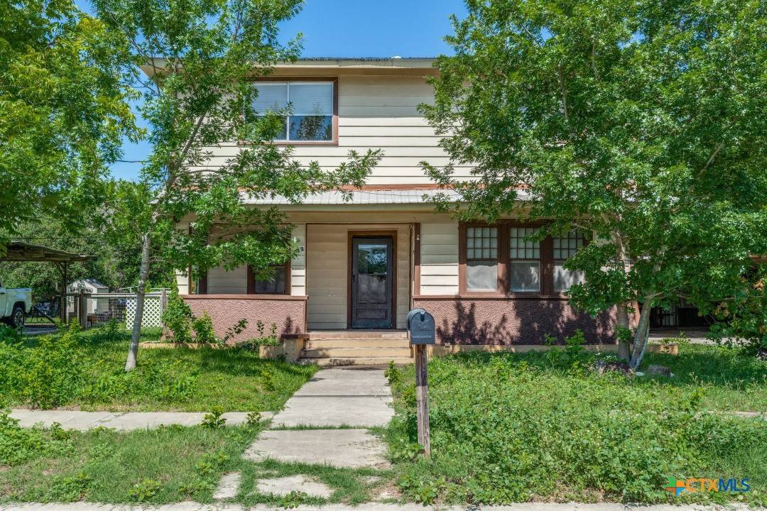 Seguin, TX 78155,922 N Bowie ST