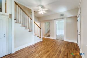 Seguin, TX 78155,922 N Bowie ST