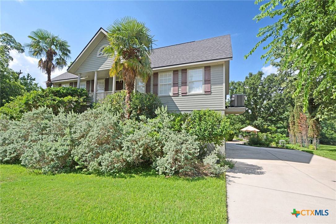 New Braunfels, TX 78130,325 Fair LN