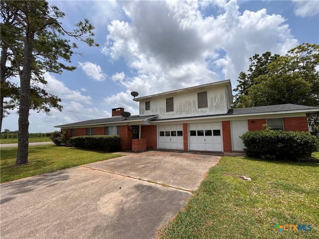 Edna, TX 77957,614 Apollo DR