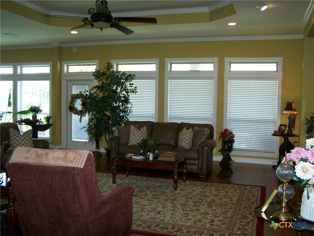 Cuero, TX 77954,101 Laurel Oak Circle