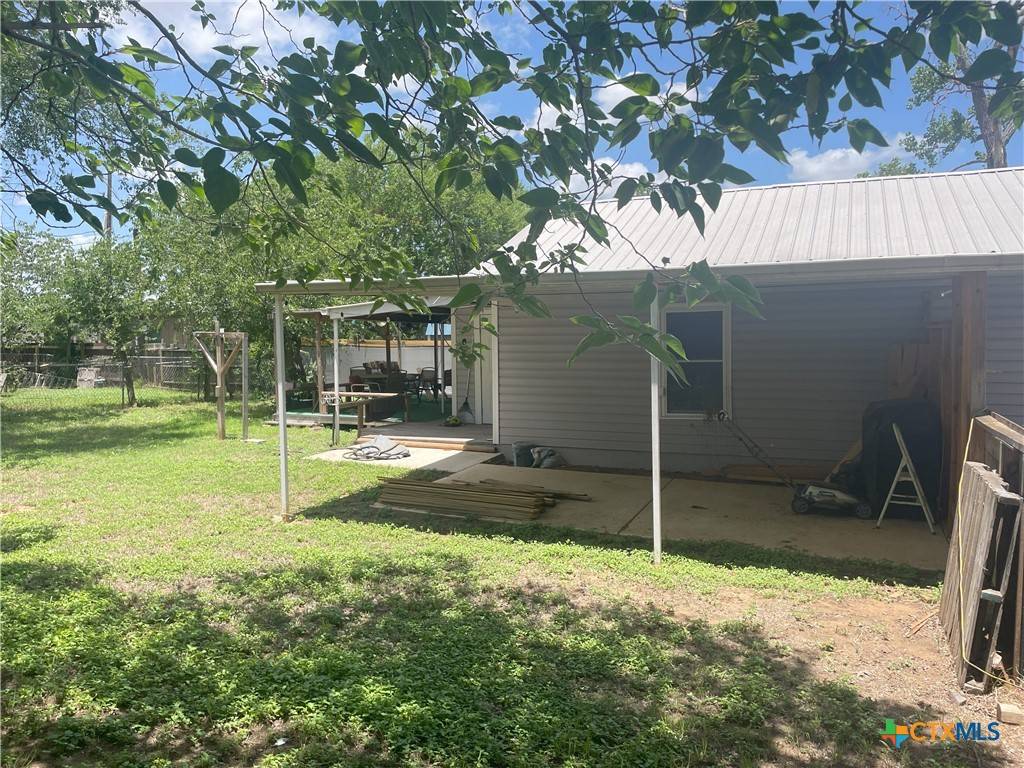 Stockdale, TX 78160,103 S 3RD STREET