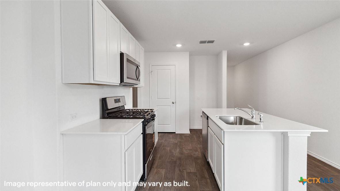 Seguin, TX 78155,1005 SEEDLING LN