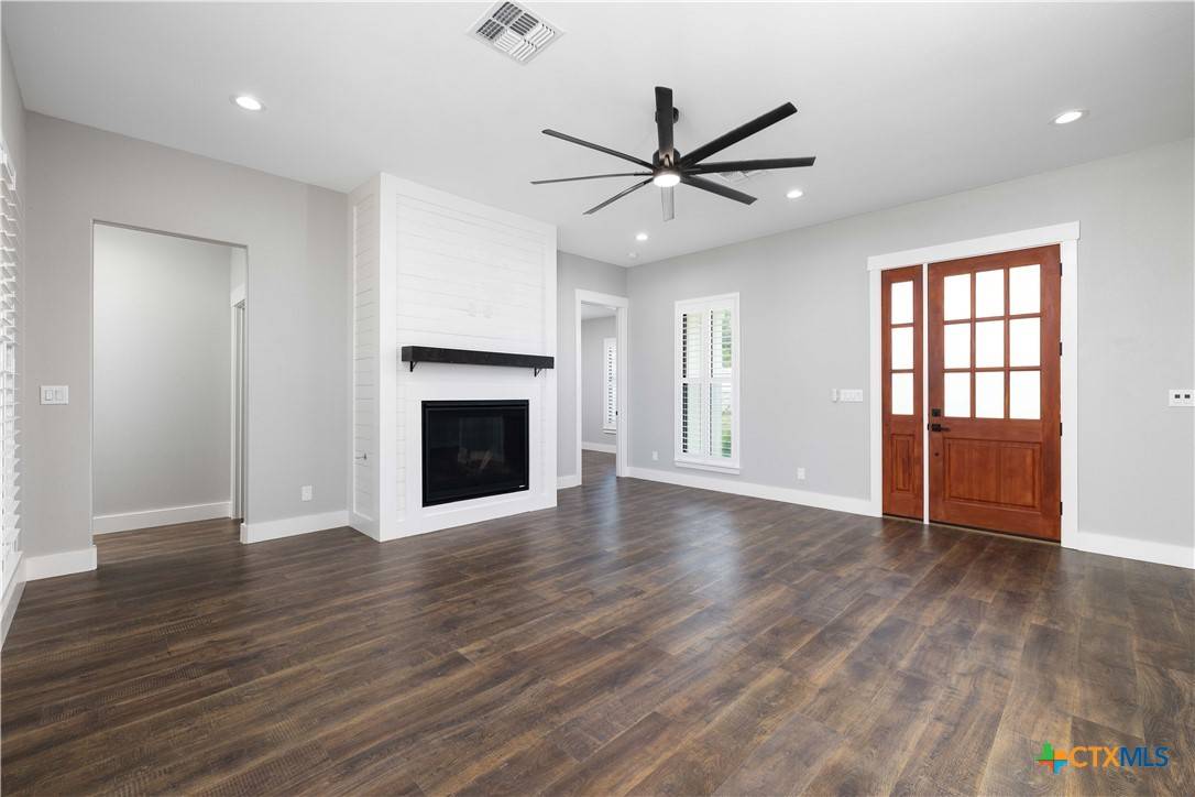 Canyon Lake, TX 78133,537 Compass Rose