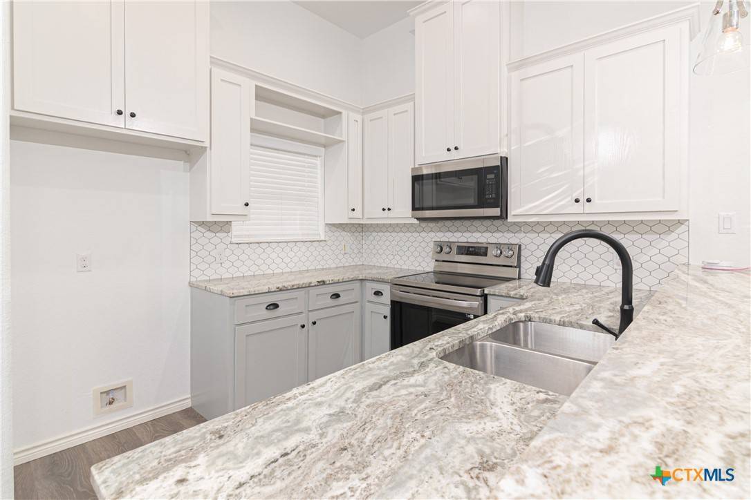 Seguin, TX 78155,168 Navarro XING