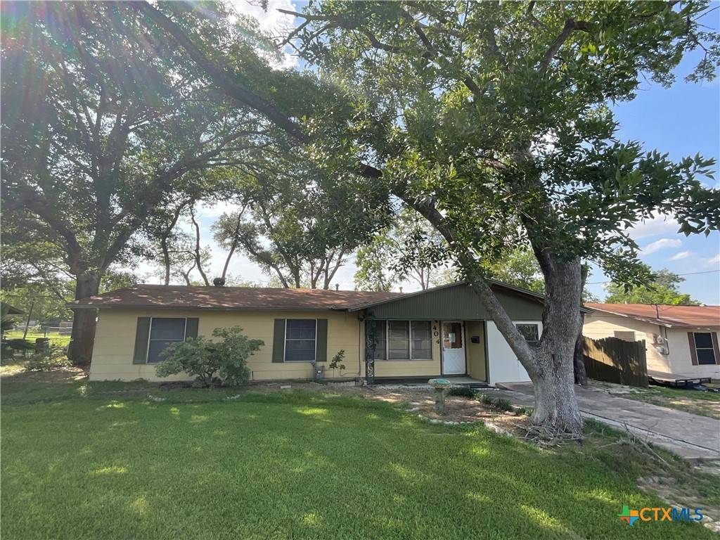 Yoakum, TX 77995,404 Svoboda ST