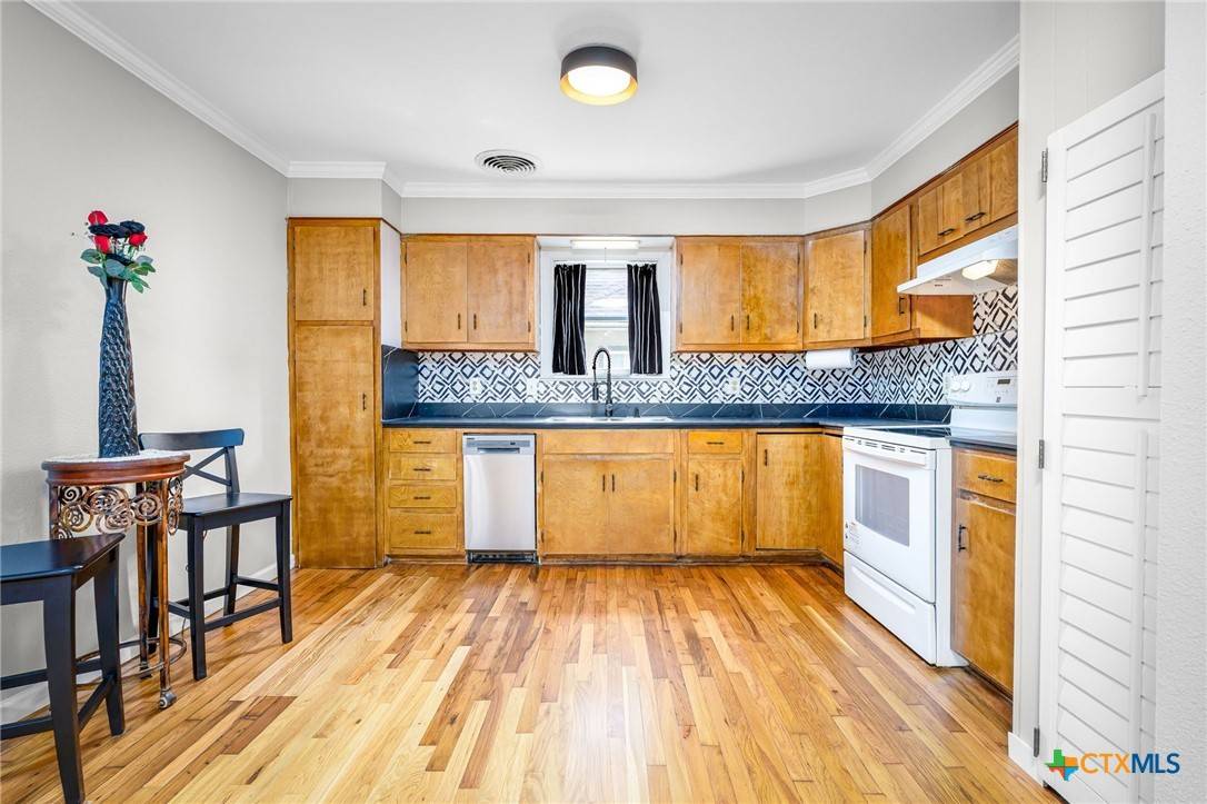 New Braunfels, TX 78130,150 W Faust ST