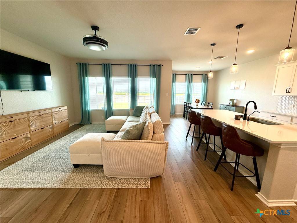 Seguin, TX 78155,118 Beveridge RD