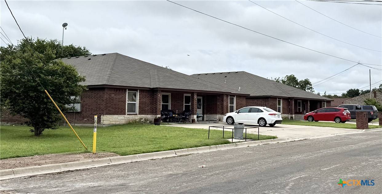 Lampasas, TX 76550,801 and 803 S Live Oak ST