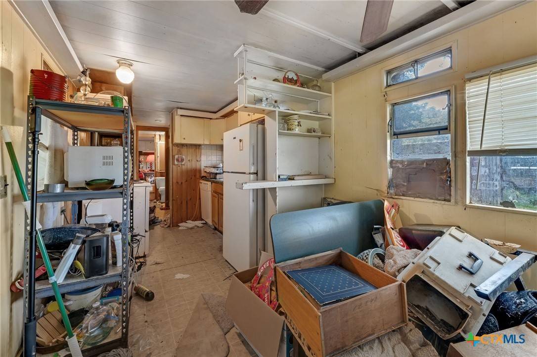 Hallettsville, TX 77964,401 Walnut ST