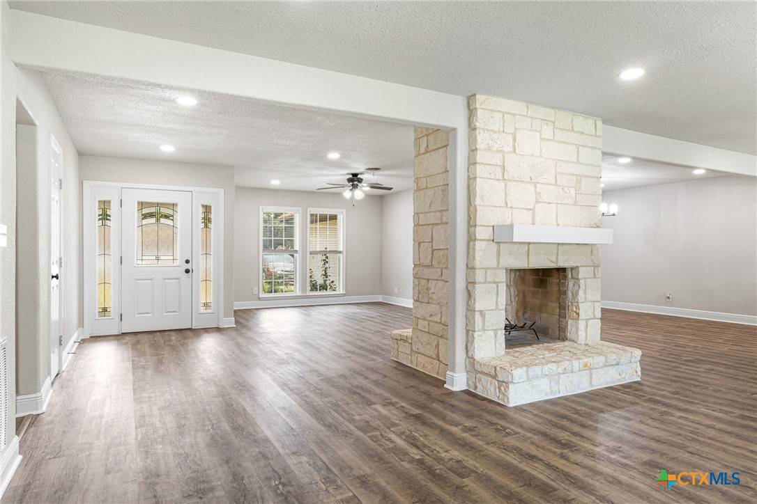 Victoria, TX 77904,111 Warwick Glen ST