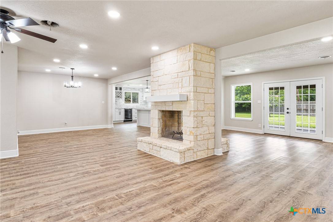 Victoria, TX 77904,111 Warwick Glen ST