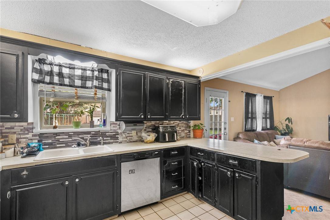 Victoria, TX 77904,203 Yorkshire LN