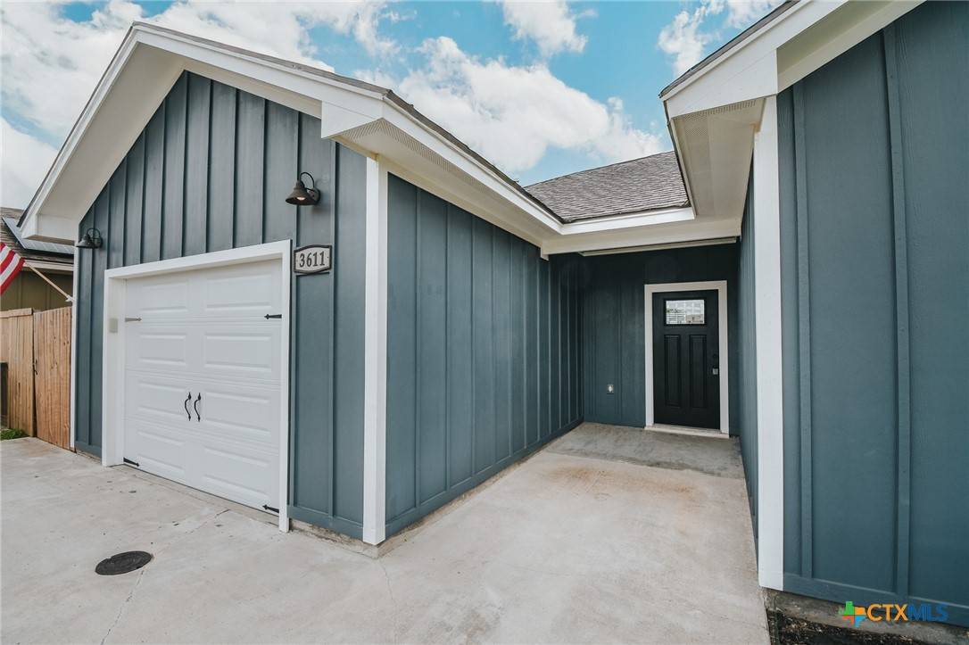 Victoria, TX 77901,3611 Hanselman RD
