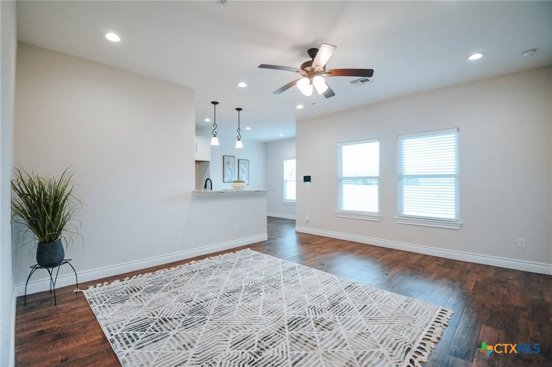 Victoria, TX 77901,3611 Hanselman RD