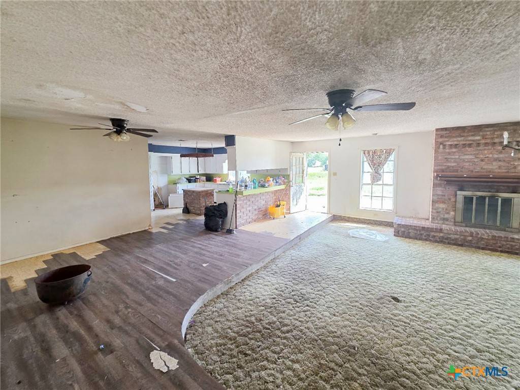 Victoria, TX 77904,403 Schell RD