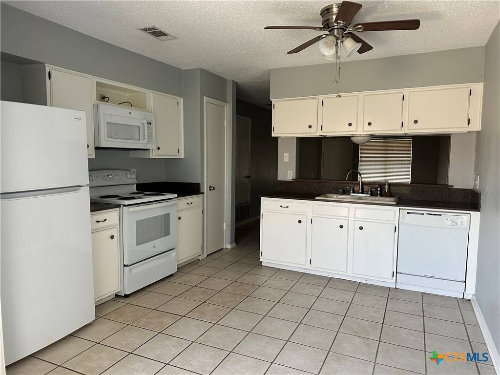 Seguin, TX 78155,1051 Country Club DR #27