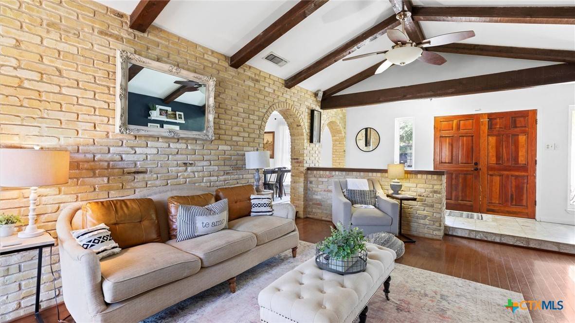 Seguin, TX 78155,1703 Redwood ST