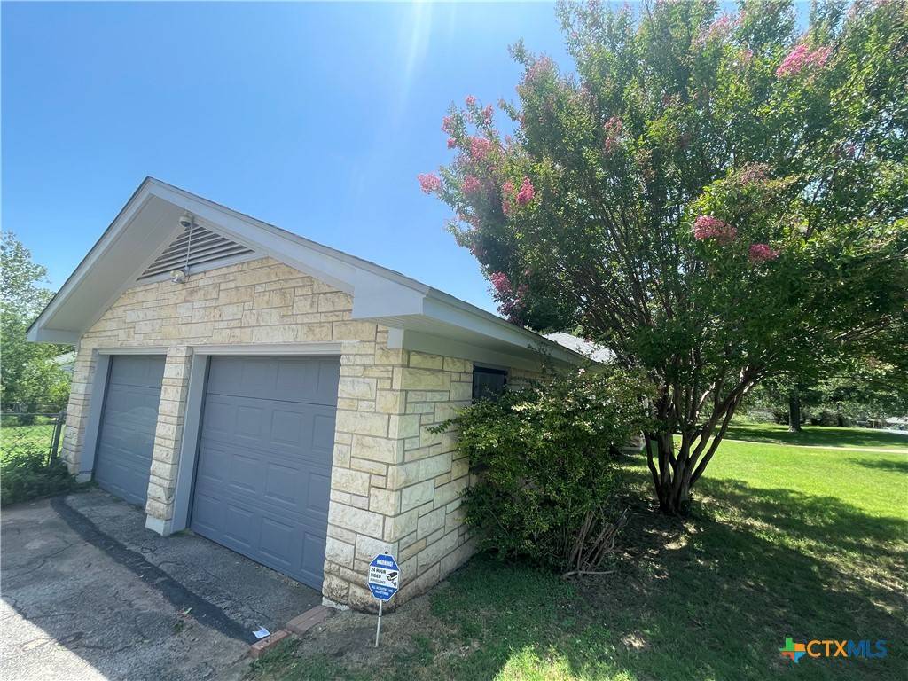 Lampasas, TX 76550,601 S Arnold ST