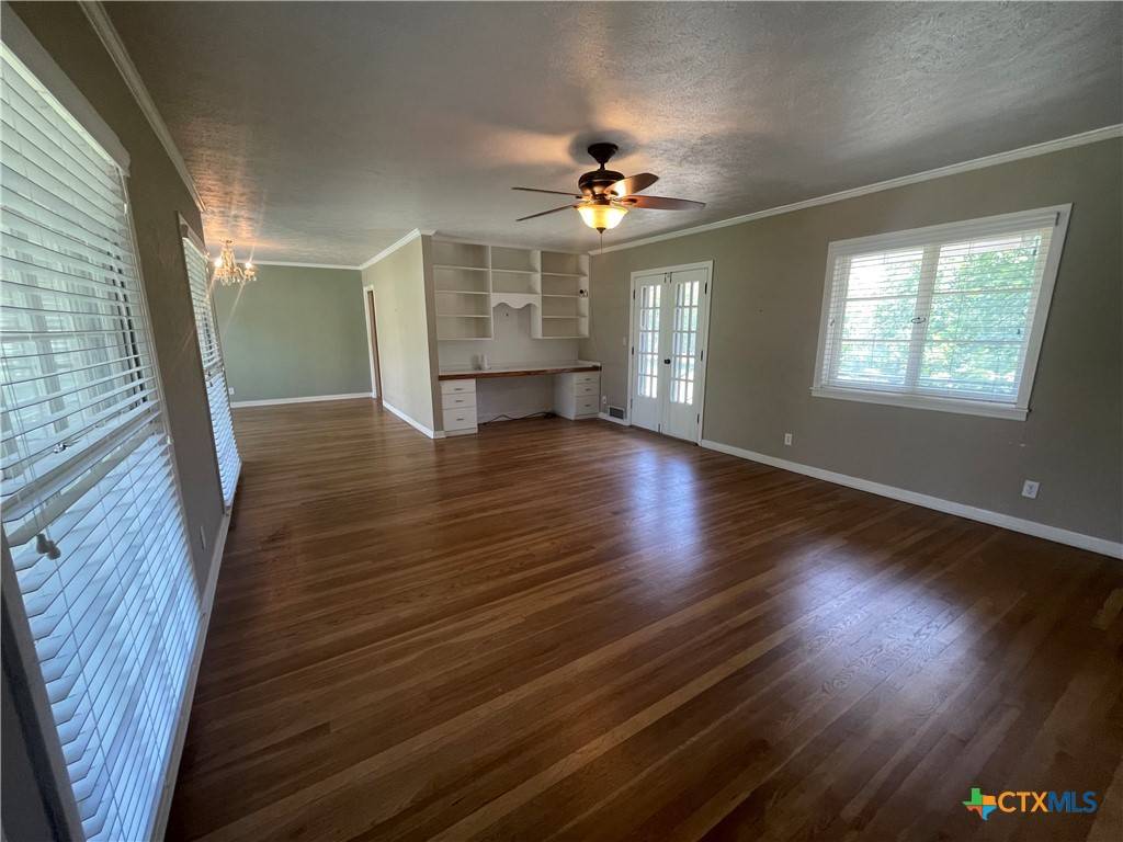 Lampasas, TX 76550,601 S Arnold ST