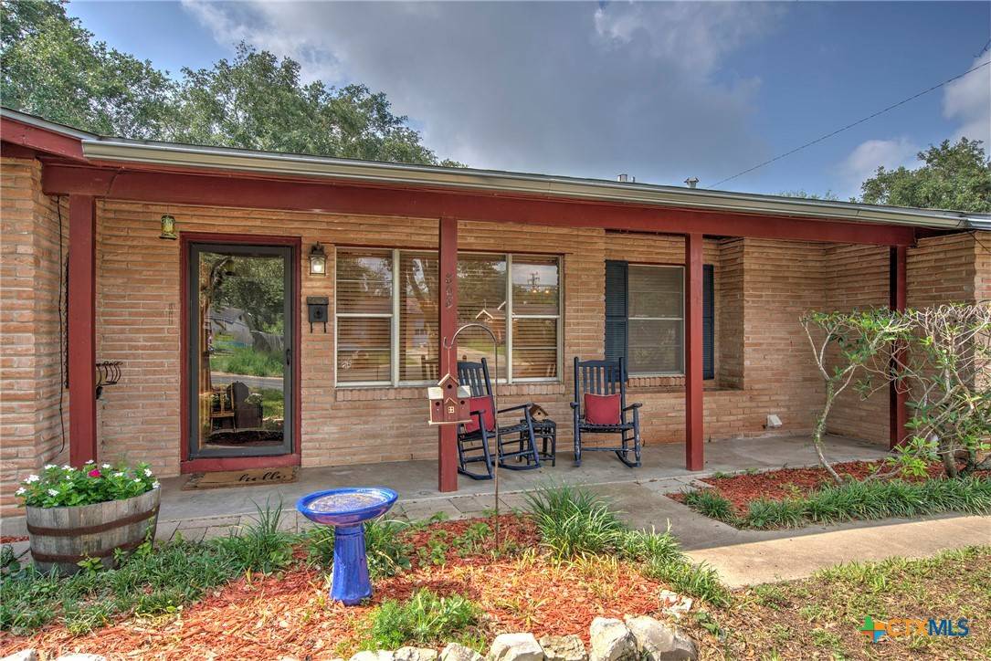 Beeville, TX 78102,808 E Randall