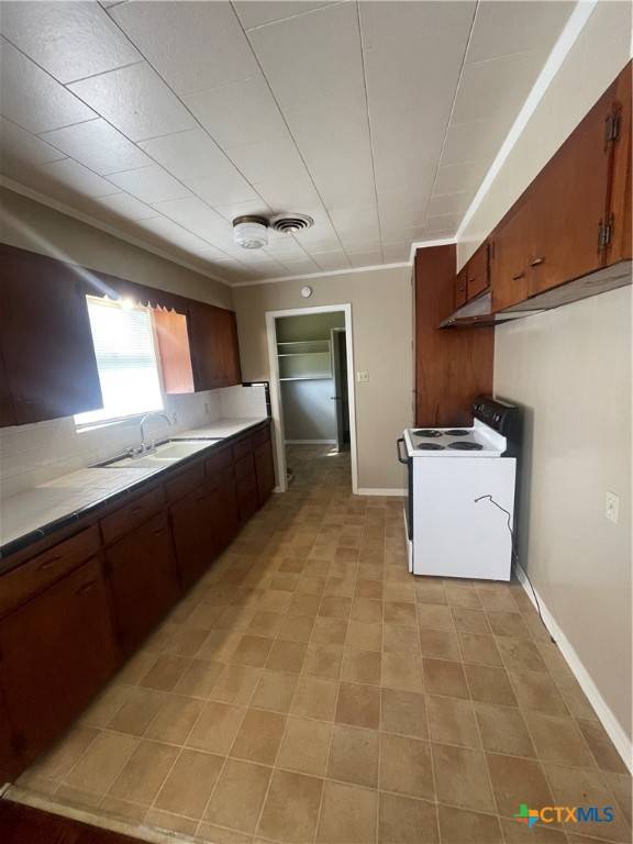 Cuero, TX 77954,210 Maurine ST
