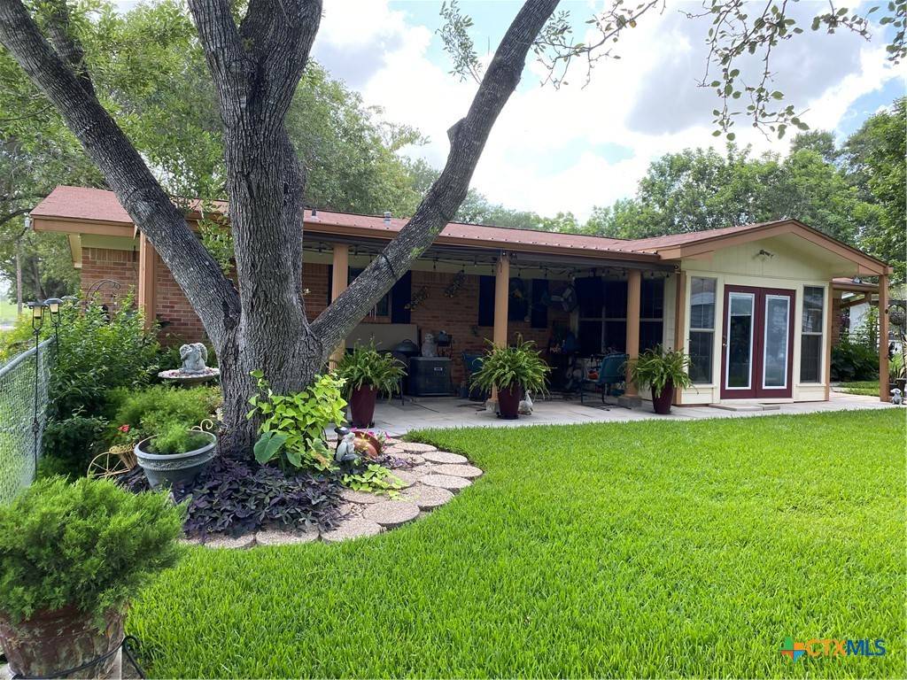 Shiner, TX 77984,913 S Welhausen AVE