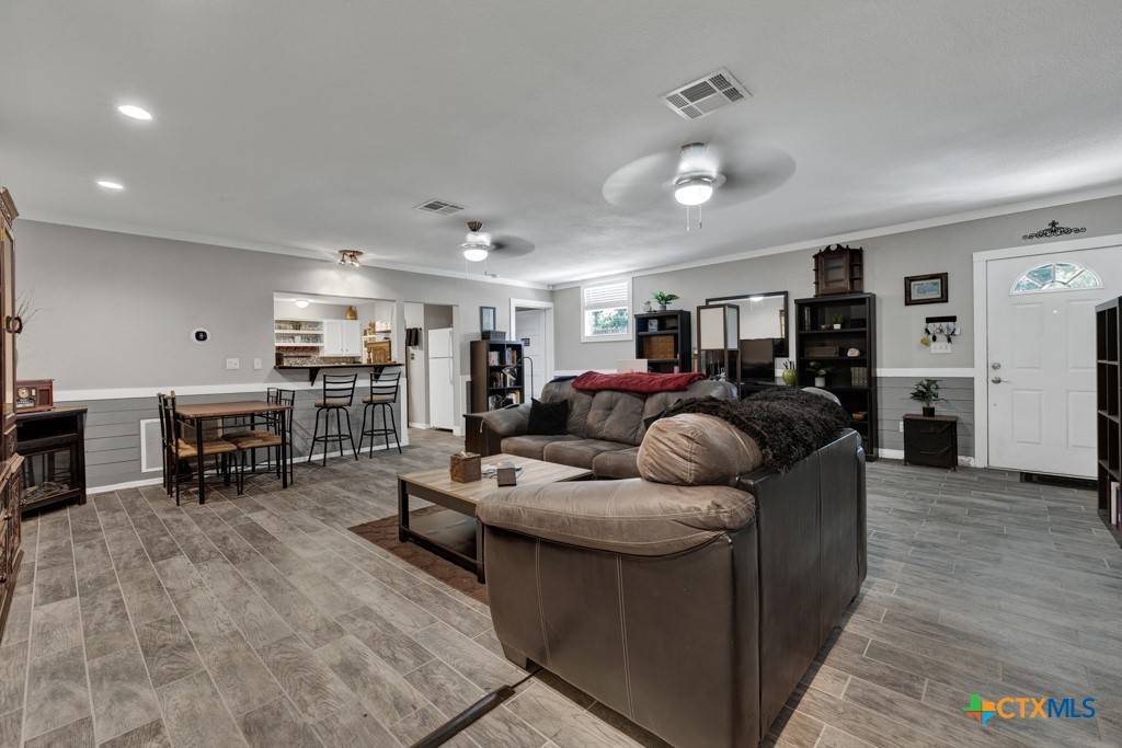 Seguin, TX 78155,332 W Klein ST