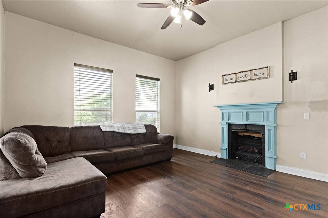 Lampasas, TX 76550,607 S Main St