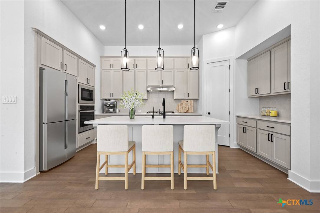 Kyle, TX 78640,148 Basket Flower LOOP