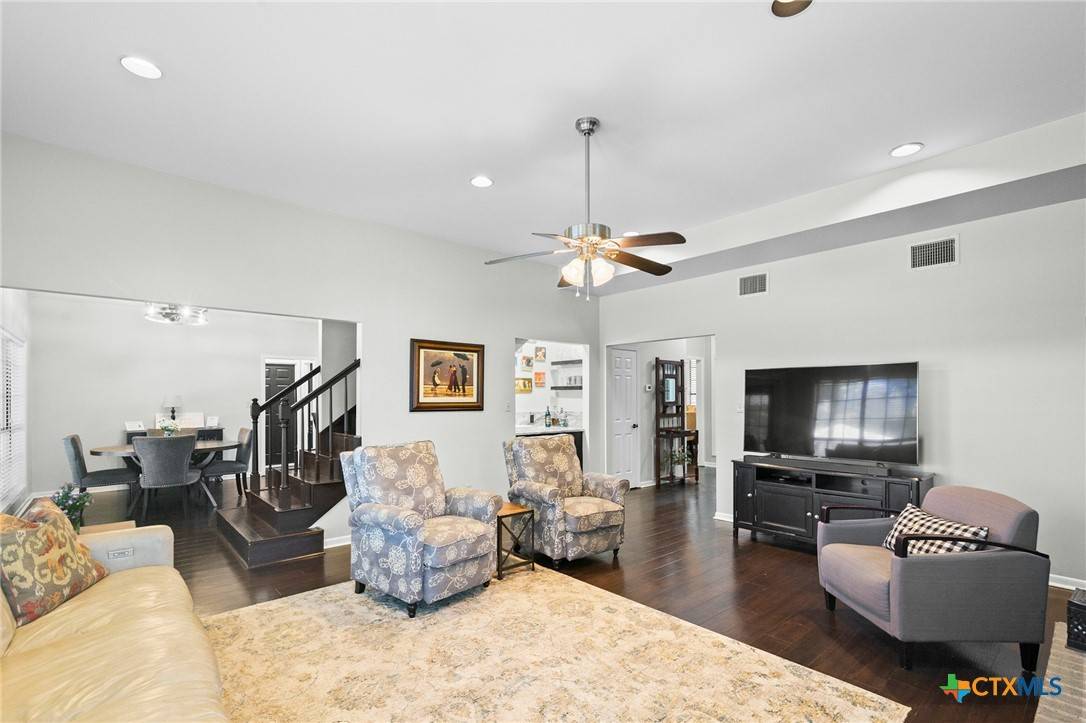 Victoria, TX 77904,504 Masters DR