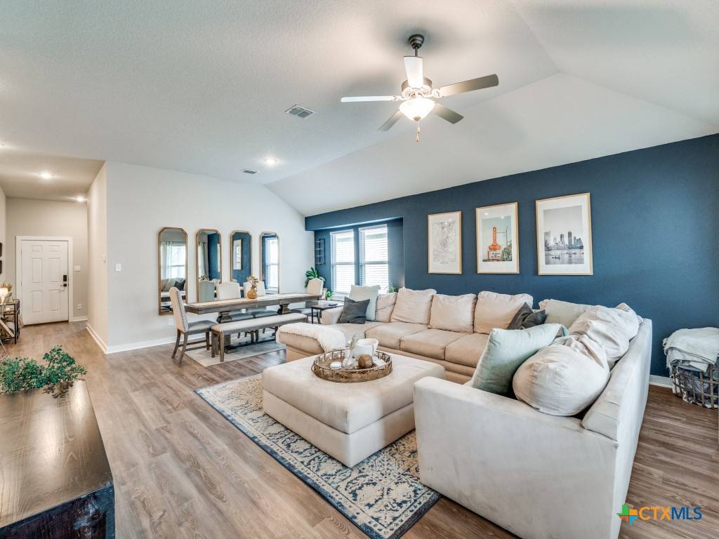 Seguin, TX 78155,1136 Amber Lake