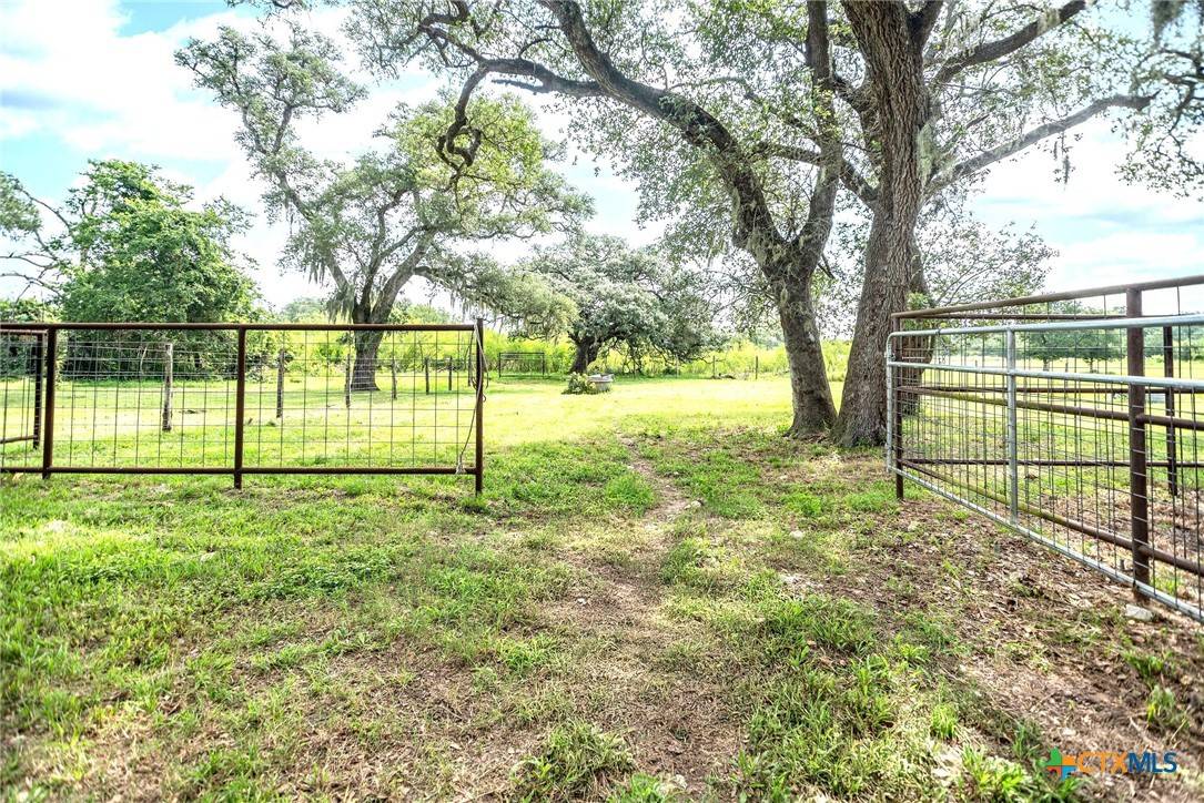 Edna, TX 77957,2133 County Road 125