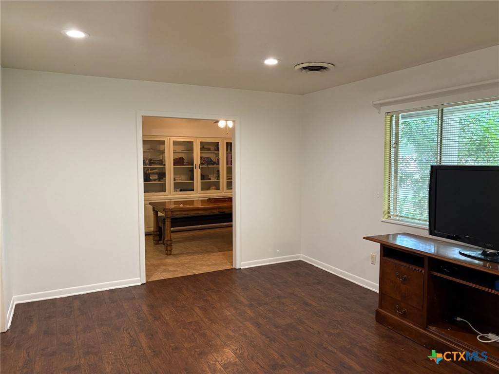 Cuero, TX 77954,204 W Johnson ST