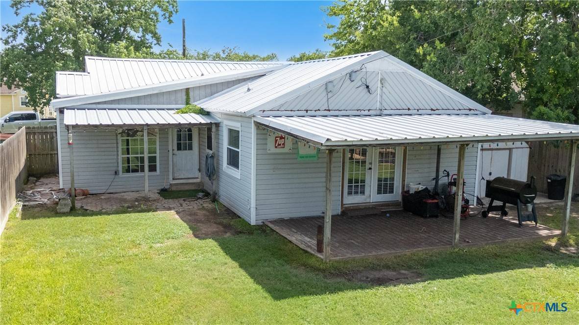 Cuero, TX 77954,516 2nd ST