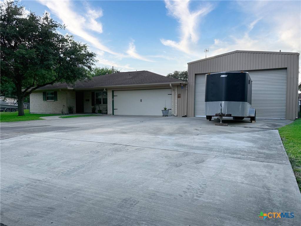 Port Lavaca, TX 77979,105 Brentwood PL