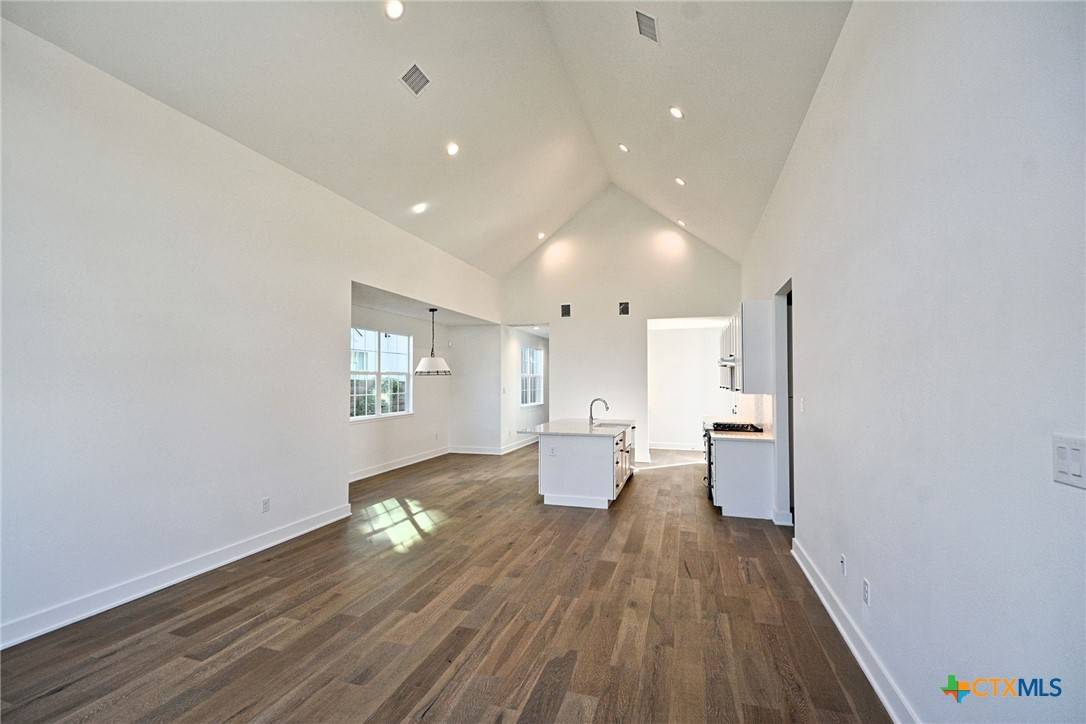 New Braunfels, TX 78130,421 Constance DR