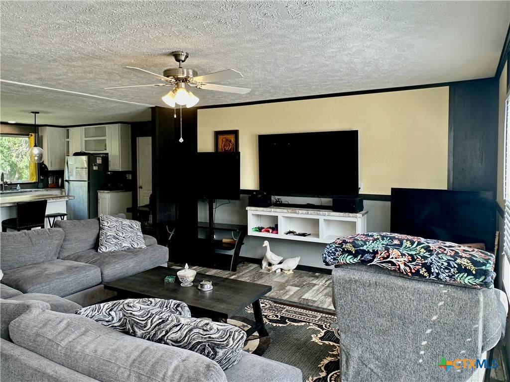 Dale, TX 78616,815 Track RD