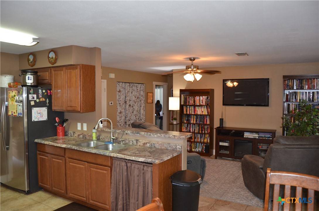 Martindale, TX 78655,210 Meadow LN